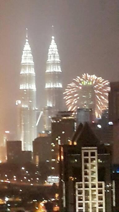 Appartamento Cozy Regalia Kl 吉隆玻 Lrt & Ktm @1 Parking & Wifi Kuala Lumpur Esterno foto