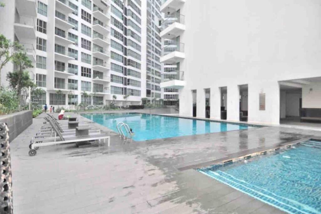 Appartamento Cozy Regalia Kl 吉隆玻 Lrt & Ktm @1 Parking & Wifi Kuala Lumpur Esterno foto
